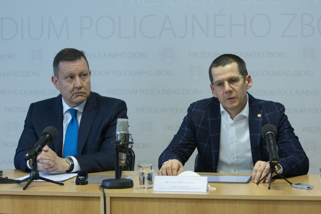 Policajná inšpekcia po čurillovcoch obvinila ďalších dvoch policajtov NAKA