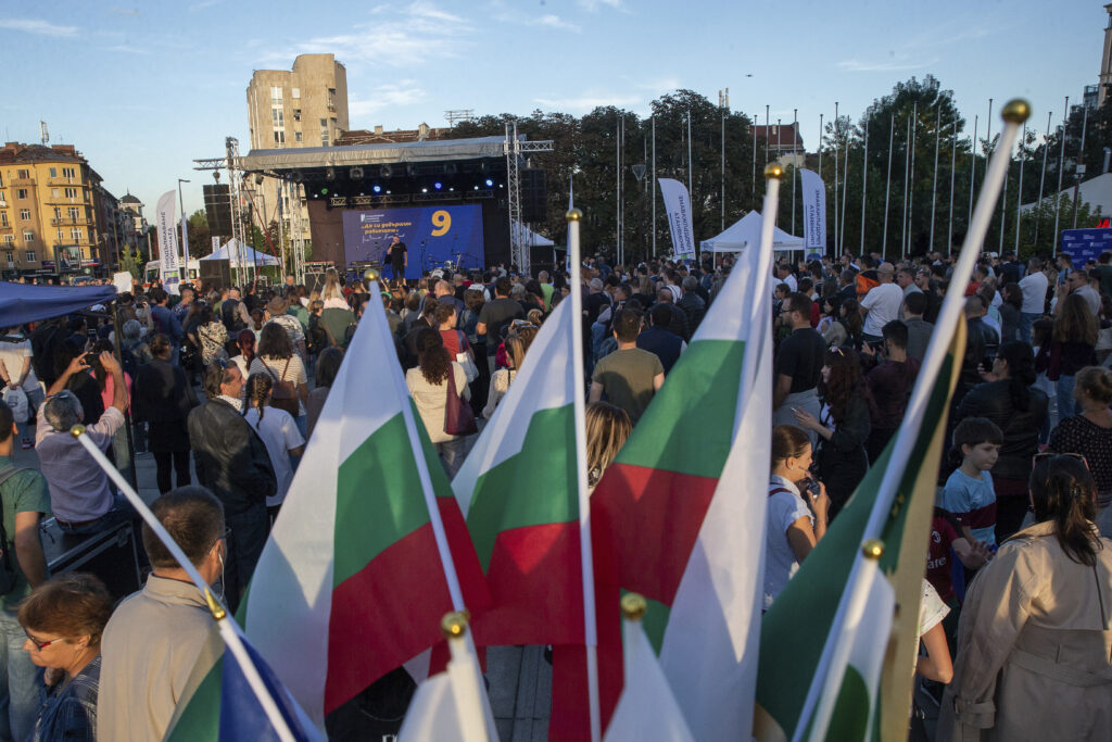 Po páde prozápadnej vlády sa v Bulharsku konajú predčasné parlamentné voľby