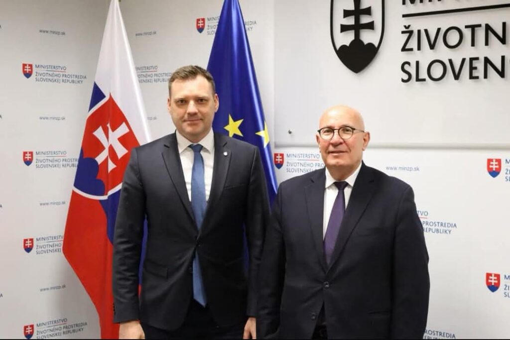 Európska investičná banka vidí veľa príležitostí vo financovaní projektov, ktoré naše ministerstvo spúšťa, uviedol Taraba po stretnutí s jej viceprezidentom