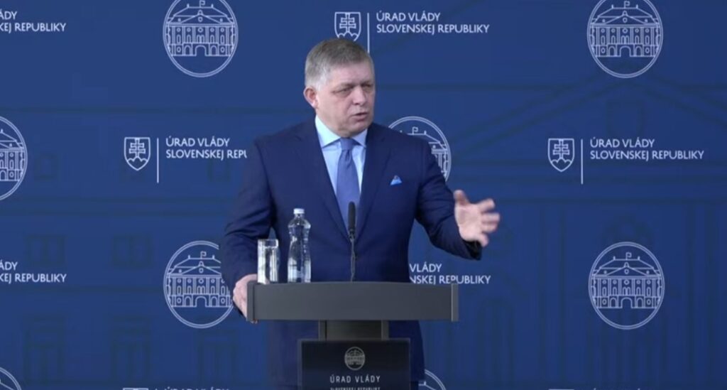 Držte nám palce. Krívačka a slintačka nie sú banalitou. Sú ohrozením slovenských štátnych záujmov, upozorňuje premiér