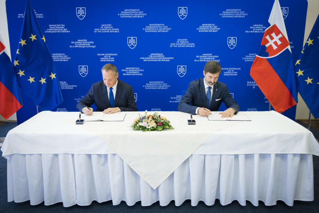 Rezort diplomacie otvára spolu s Právnickou fakultou UK vzdelávací program pre diplomatov