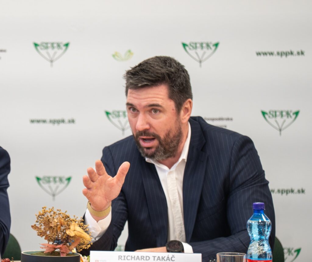 Zastavenie dodávok ropy cez Družbu je podľa ministra Takáča politickým rozhodnutím Kyjeva