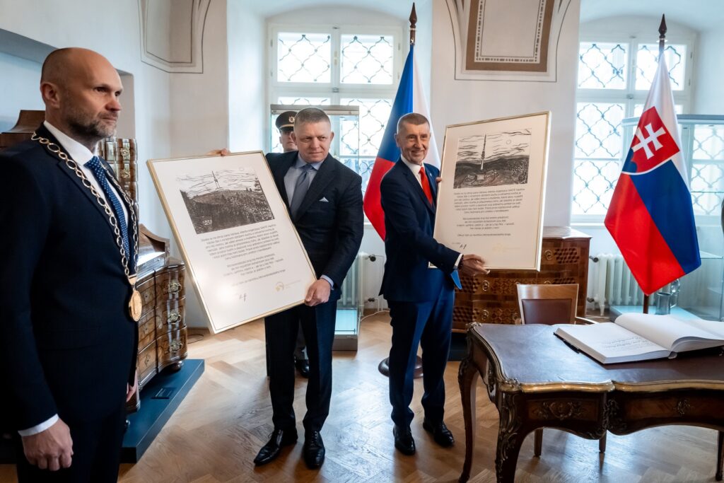 Slovensko a Česko chcú spoločný postup v energetike, premiéri volajú po riešeniach z EÚ