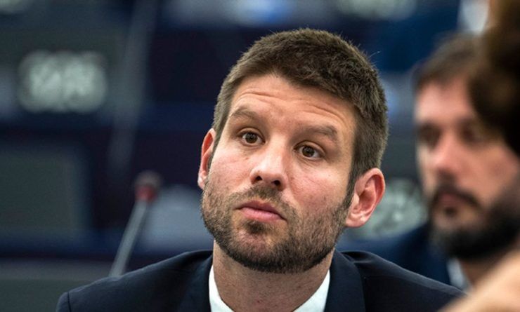 Šimečkovi nejde o Slovensko ani o jeho ľudí. Podobne ako jeho otcovi mu ide len o moc, rázne hodnotí generál Viktorín