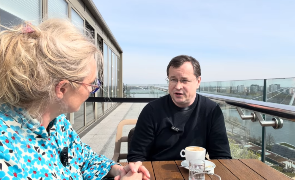 Napätie vo svete, neistota doma: Draxler o politike, rope a migrácii