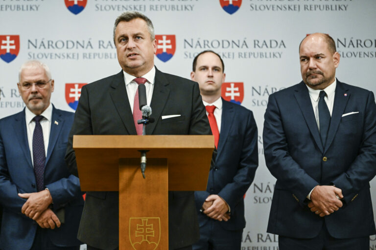 SNS chce zakázať politikom vlastniť médiá, pripravuje nový zákon