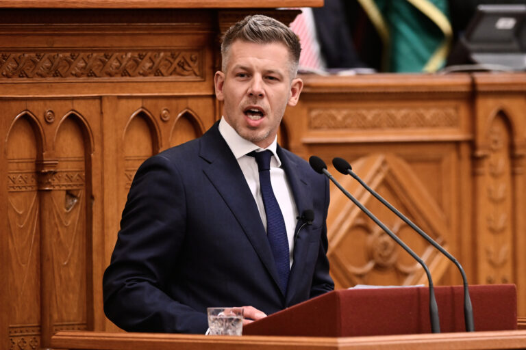 Péter Magyar sa ujal funkcie maďarského premiéra, sľubuje zmenu režimu