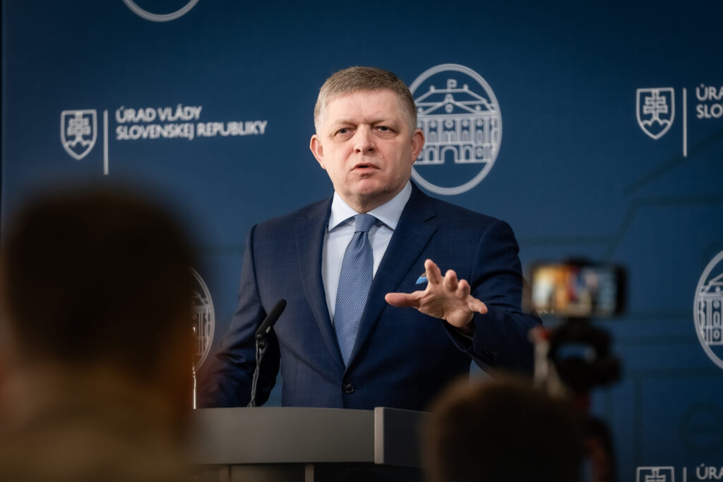 Premiér Fico: Agentúra Smer funguje zákonne, porovnania s kauzou Šimečkovcov odmieta
