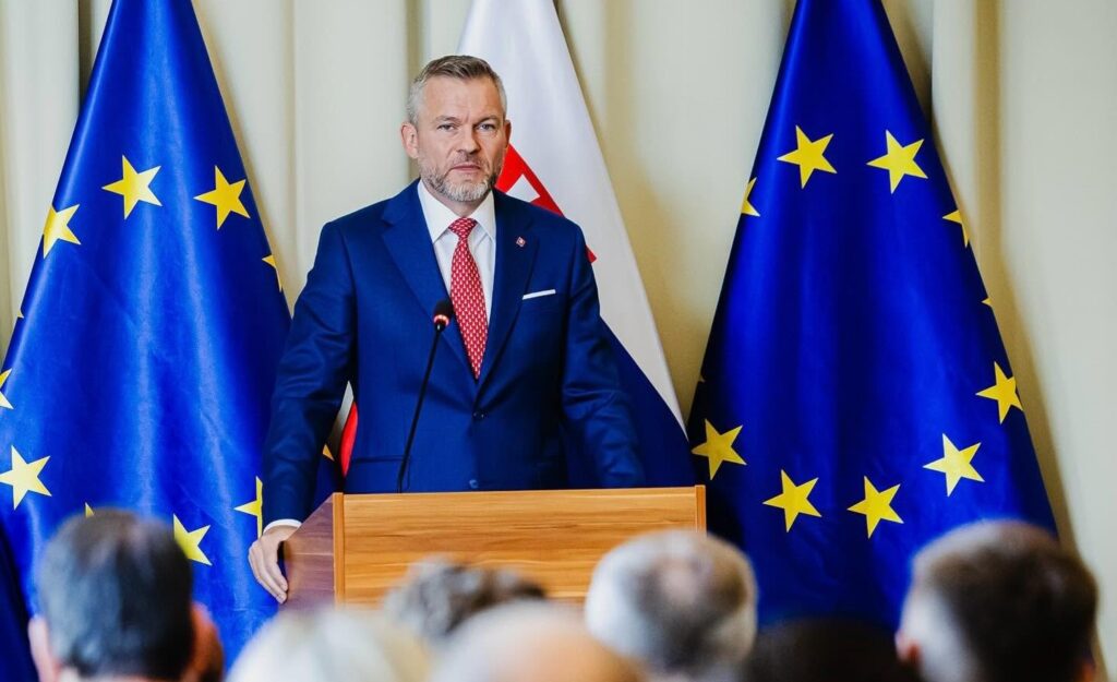 Slovensko sa nebude finančne podieľať na vojenskej podpore Ukrajiny, oznámil prezident Pellegrini po stretnutí s Ficom a Blanárom