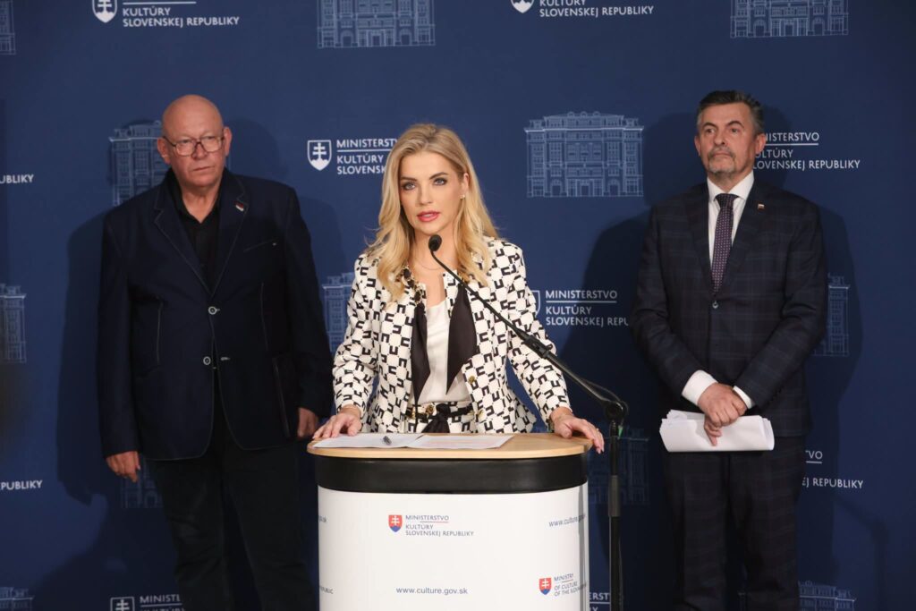 Šimkovičová odmieta spájanie s kauzou odpočúvania FPU. Avizuje právne kroky proti osočovaniu