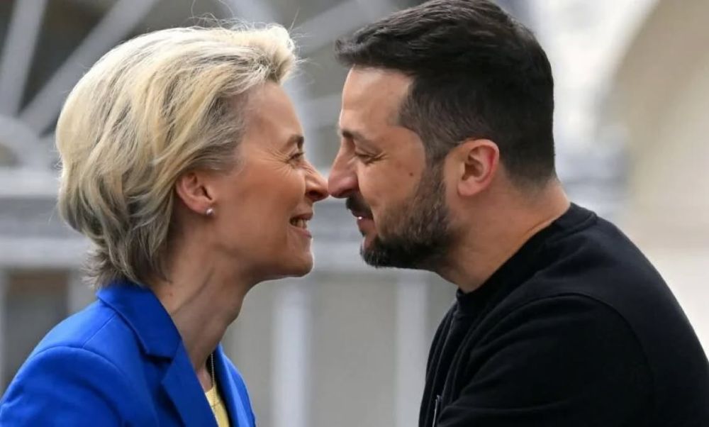 Leyenová a Zelenskyj si udelili „vymyslené“ vyznamenania. Čo to tu títo dvaja zaláskovaní politici na nás vôbec hrajú?