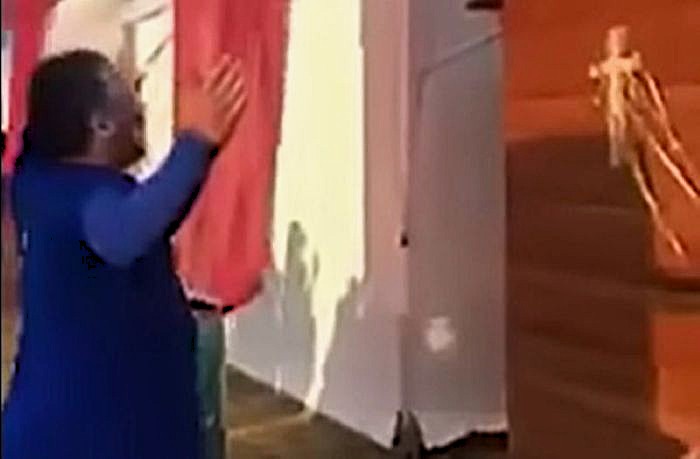 „Katolícky šaman“ predviedol na festivale Pohoda niečo, čo má s normálnym rozumom iba pramálo spoločné