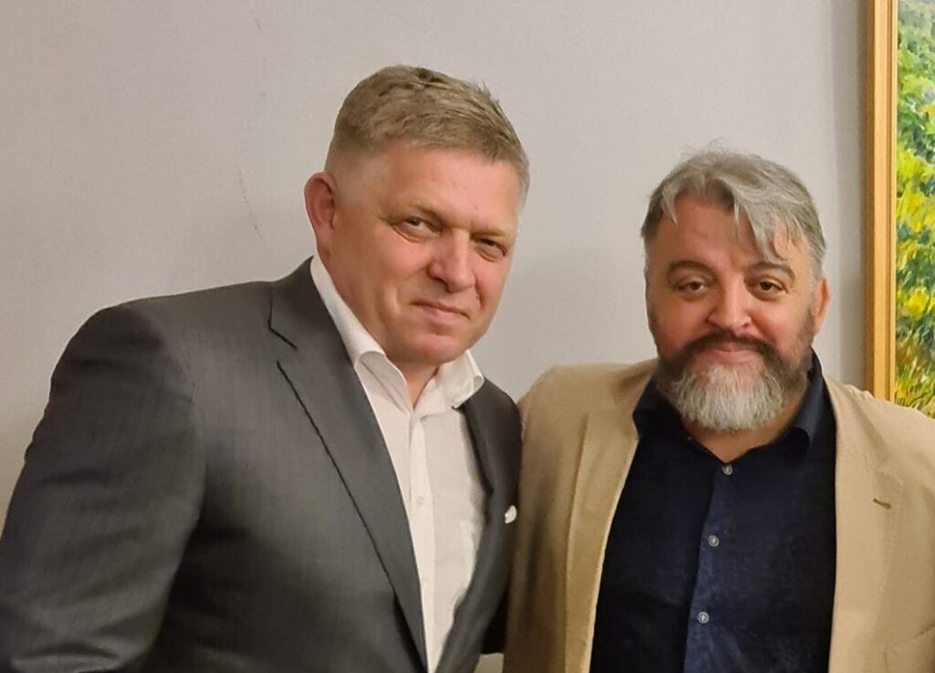 Premiér odmieta výroky Chmelára o urvaní 90 miliónov: Saková musí konať, odkazuje