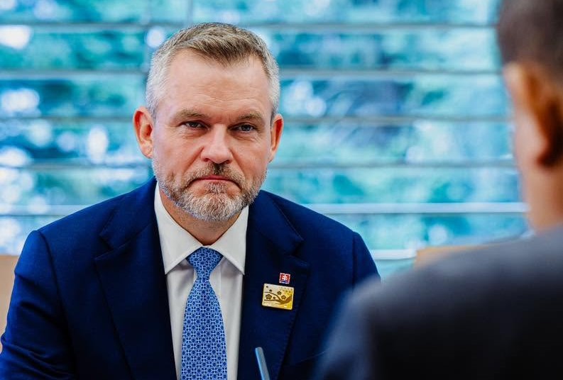 Sankcia pre šéfa SIS zostáva v platnosti, Pellegrini nevyhovel protestu Žilinku