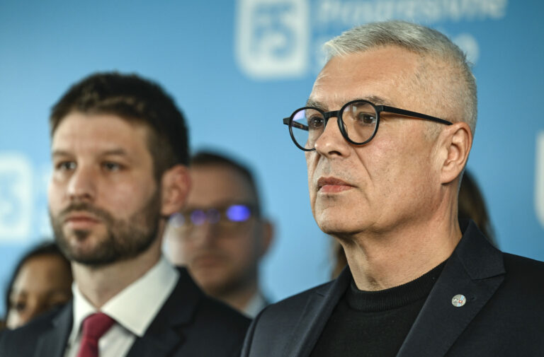 Richard Raši pritvrdil voči PS: Korčokova odmena cez firmu manželky podľa neho odhaľuje aj vnútorné napätie v hnutí