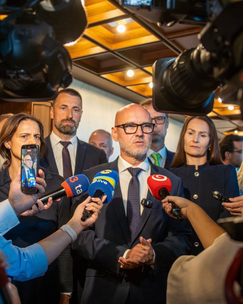 Tesný súboj o dôveru: Gröhling predbehol Šimečku, výrazne si polepšil aj Uhrík Branislav Gröhling