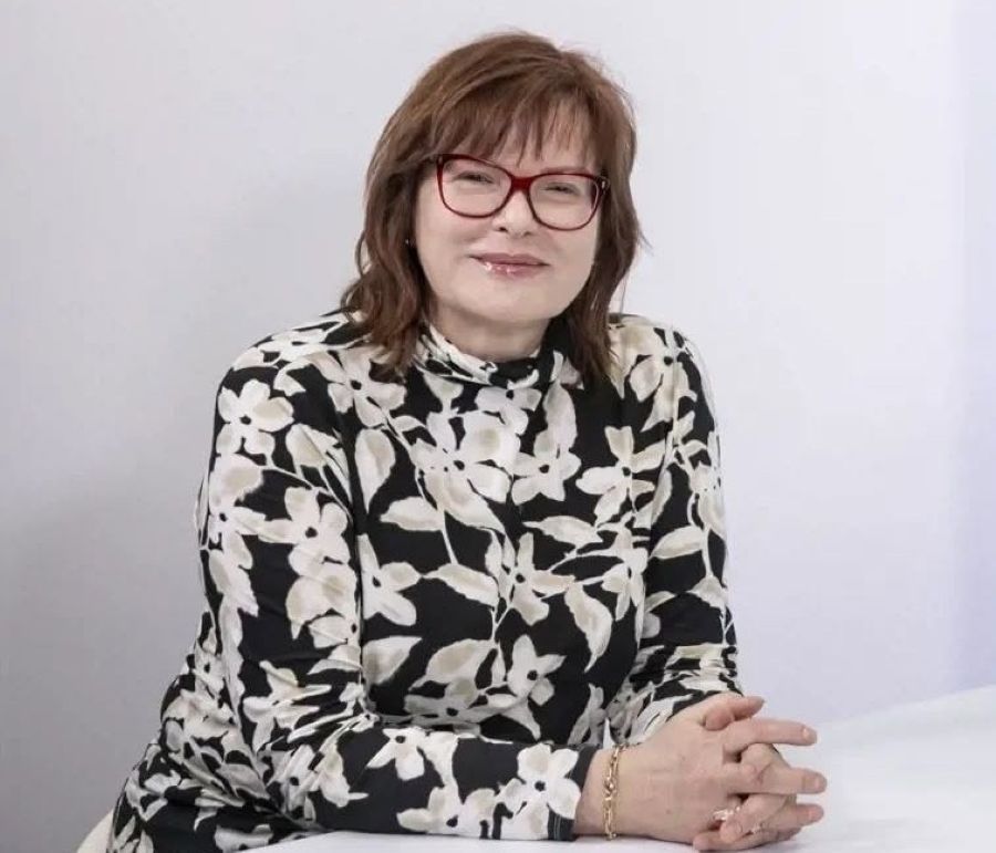 Belousovová poukazuje na „zaujímavú“ predvolebnú kampaň na žilinského župana. Spomína najmä Jurinovú a „supermana“ Kapitulíka