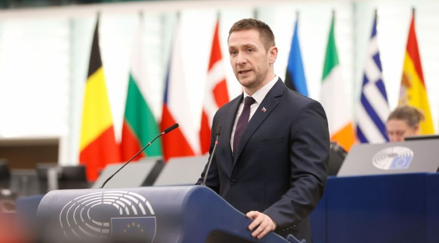 Uhrík rázne v europarlamente: Koľko miliárd eur ešte chcete ukradnúť európskym občanom a naliať ich do tej čiernej diery s názvom Ukrajina?