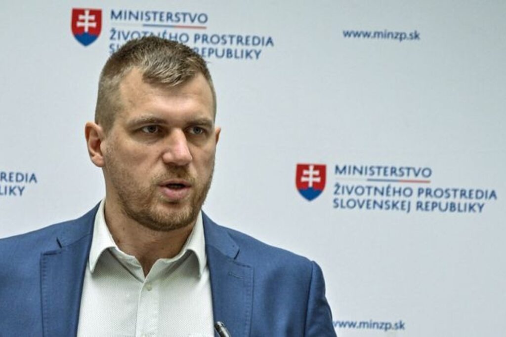 Prezident ohlásil vyhlásenie k nominácii Kuffu. Premiér Fico návrh nestiahne, SNS na ňom trvá