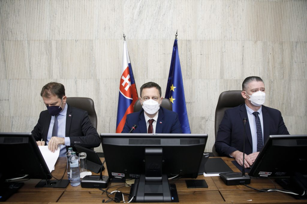 Odborná štúdia: Slovensko COVID-19 nezvládlo, zachrániť sme mohli až o 21-tisíc životov viac