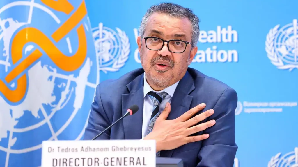 Prípady koronavírusu a úmrtia naň vo svete klesajú už tretí týždeň v rade