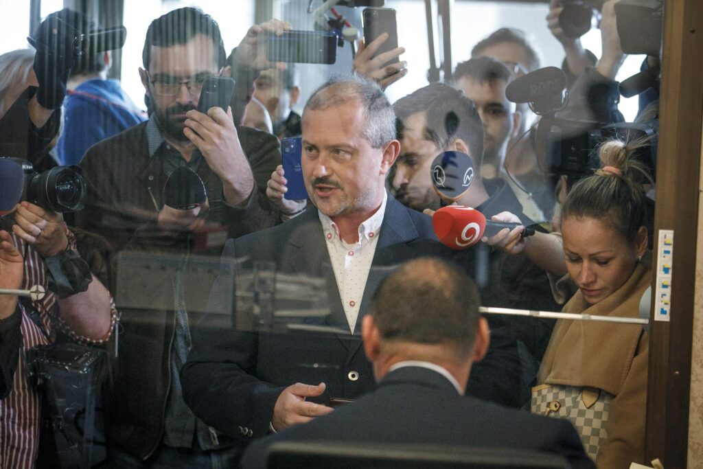 Idem do roboty, ideme to vyskúšať, vyhlásil Kotleba. Do parlamentu sa nedostal