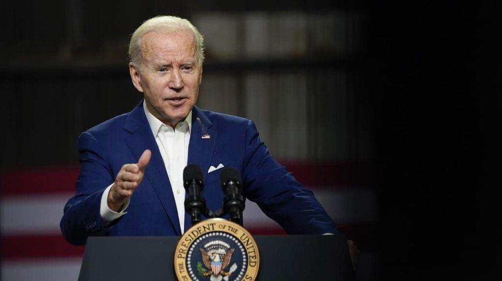 Ďalšia eskalácia. Biden oznámi nový balík zbraní a munície Ukrajine