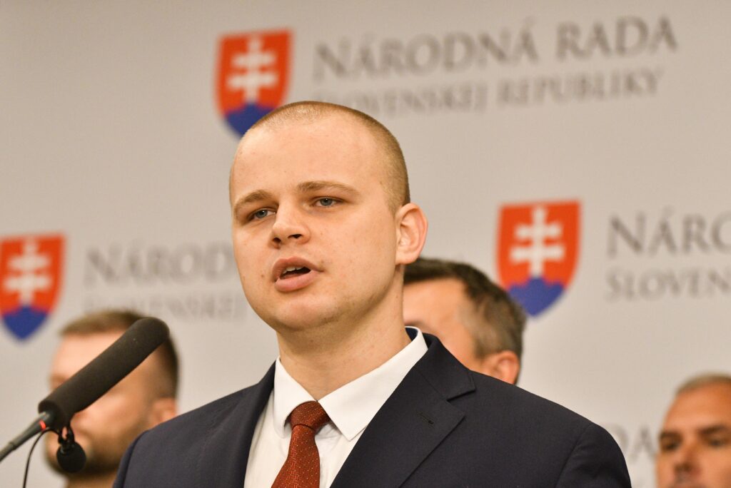 VIDEO: Matovič ubezpečil Mazureka, že pád vlády nehrozí ani keď balík pomoci neprejde