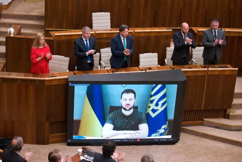 SMER a fašisti neboli na príhovore Zelenského, kritizuje Korčok. Taraba z neho natočil video