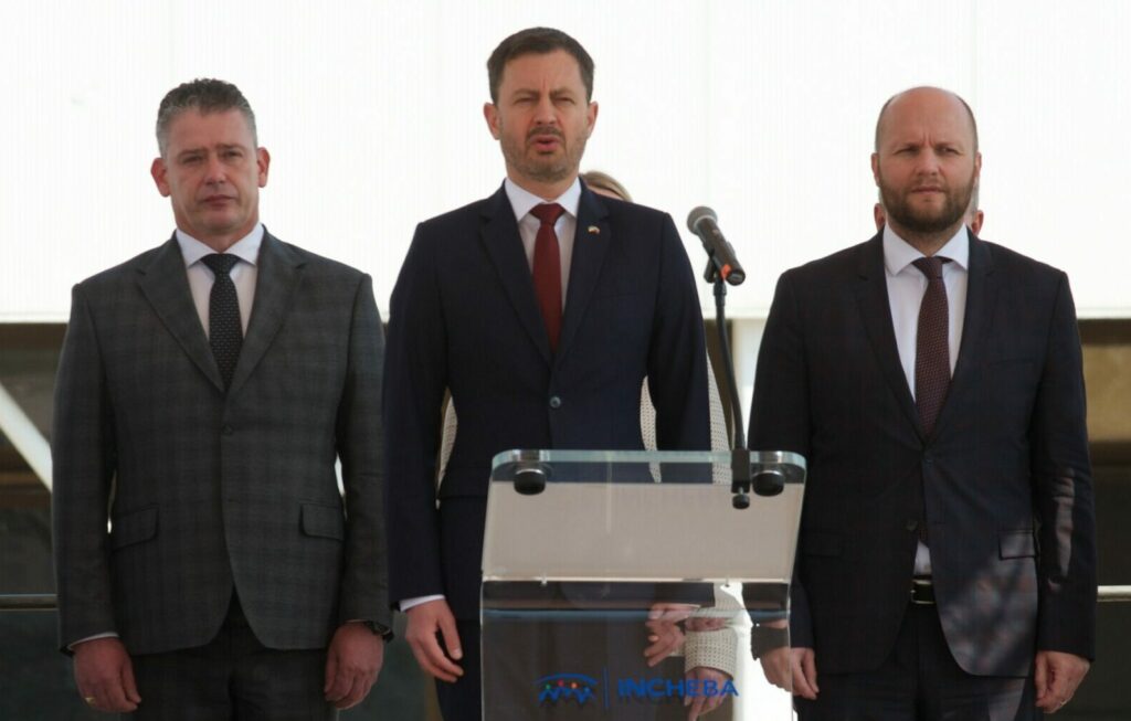 Putin nás vydiera, vyhlásil Heger. Spolieha na pomoc Západu