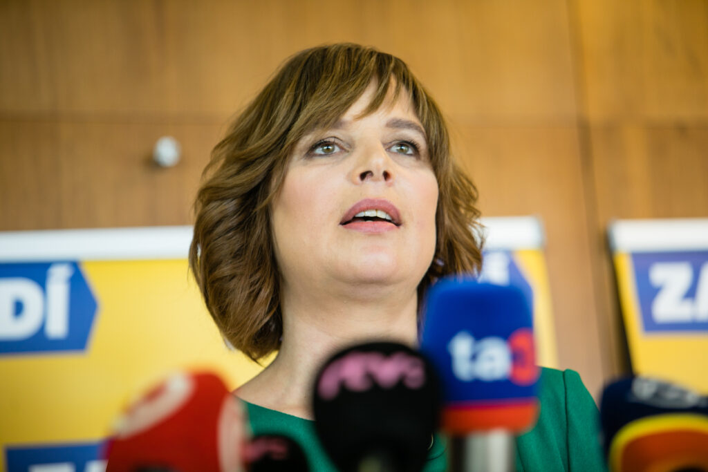 Sme rodina za Tarabov návrh na skrátenie volebného obdobia zahlasuje, Remišová zúri