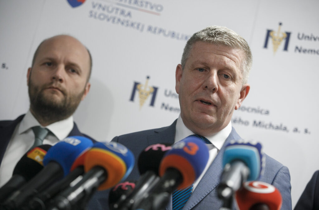 Vizitka vlády. Slovensko je jediné z OECD so stálym a veľkým úbytkom zdravotných sestier