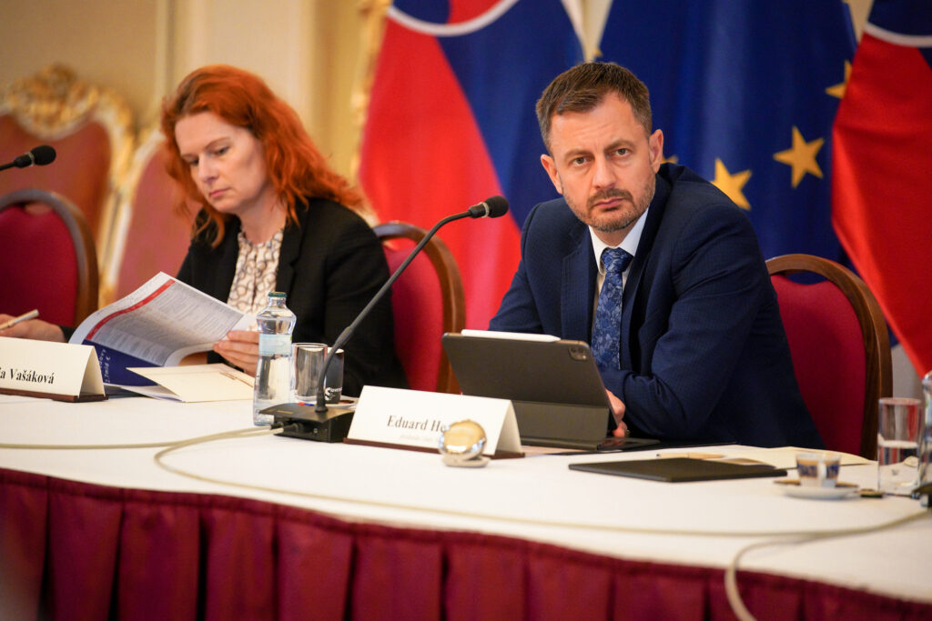 Príspevok na dieťa budú dostávať aj Ukrajinci, schválila Hegerova vláda