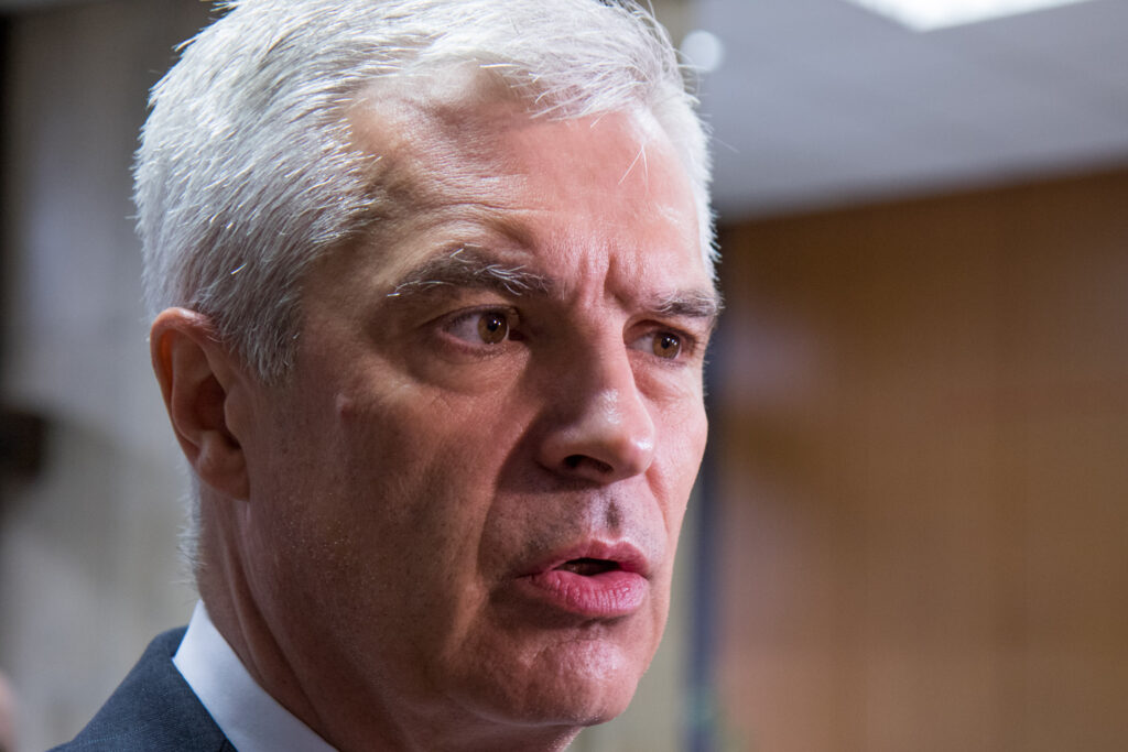 Sloboda médií je zárukou aj našej slobody, vyhlásil Korčok. Vypnutiu nepohodlných portálov nebránil