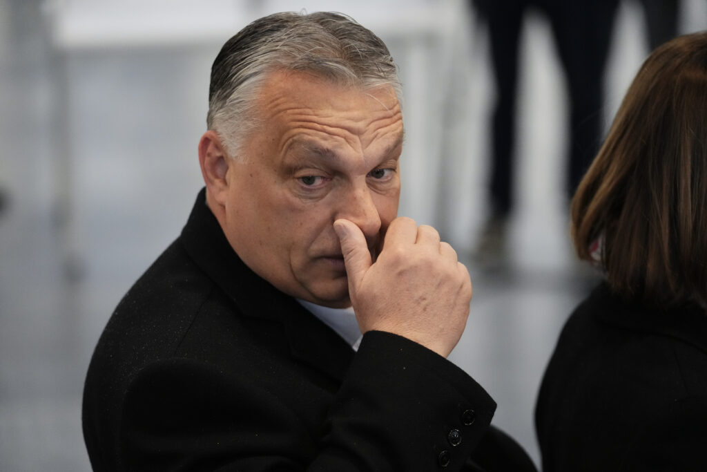 Veľká zmena. V Maďarsku už výhodne natankujú len autá s maďarskými značkami