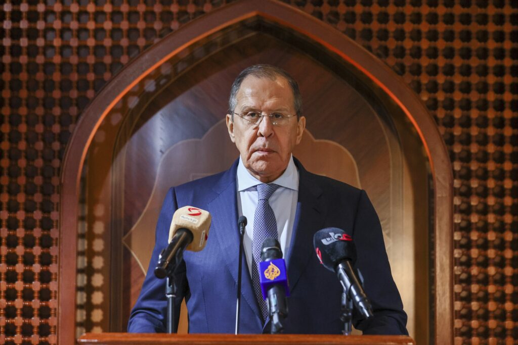 Máme dostatok kupcov energií aj bez krajín Západu, tvrdí Lavrov