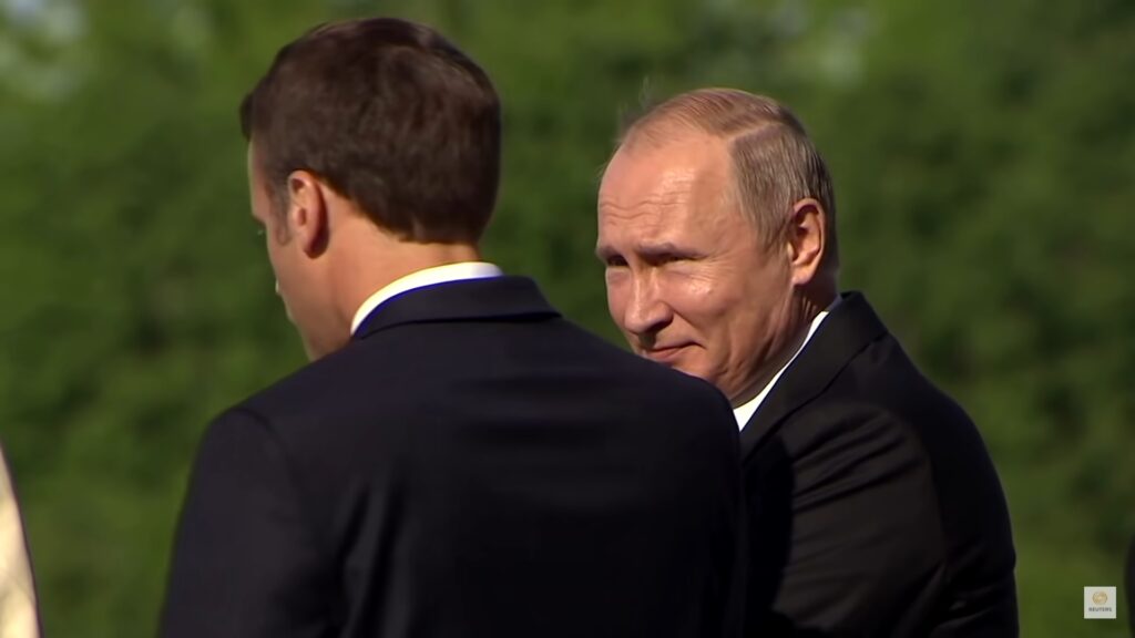 Putin telefonoval s Macronom, Rusko je údajne pripravené na rokovanie s Ukrajinou