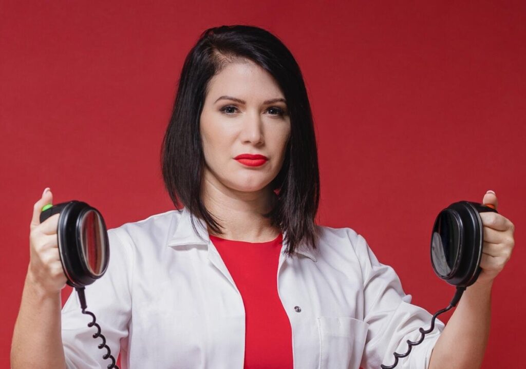 Stiahnite návrh o zákaze dúhových vlajok, odkázala rozhorčená Cigániková