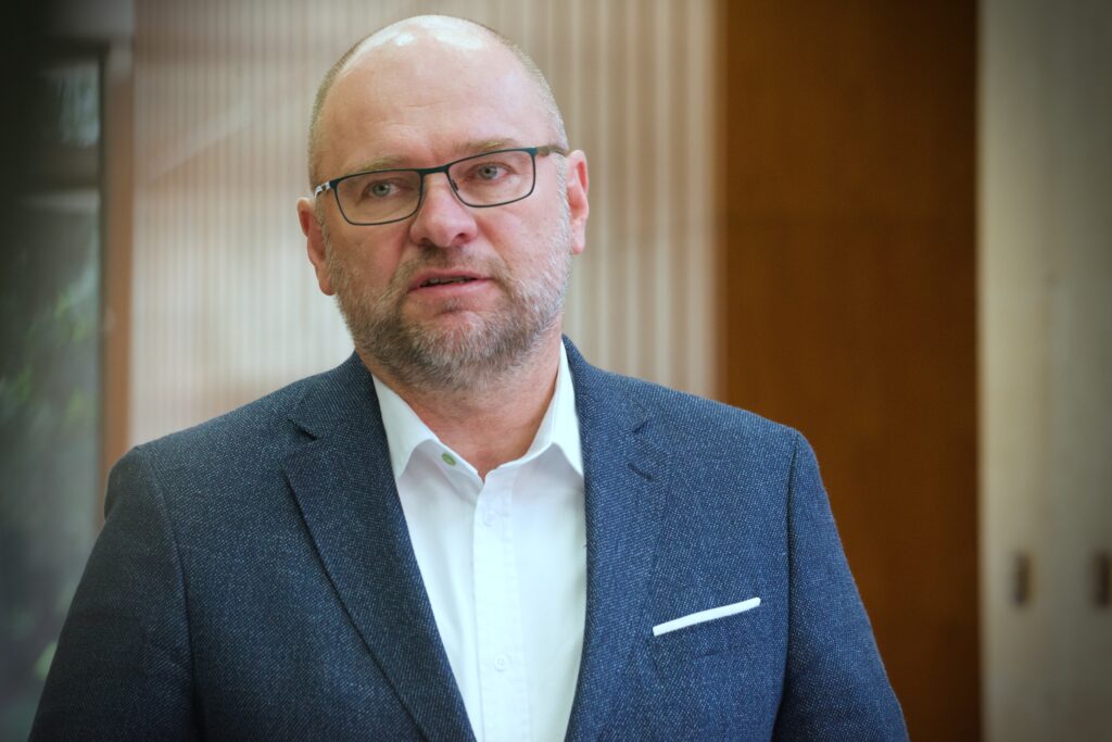 Sulíkovci vyzývajú Hegera, aby u Matoviča zabezpečil podpísanie navýšenia platov učiteľov