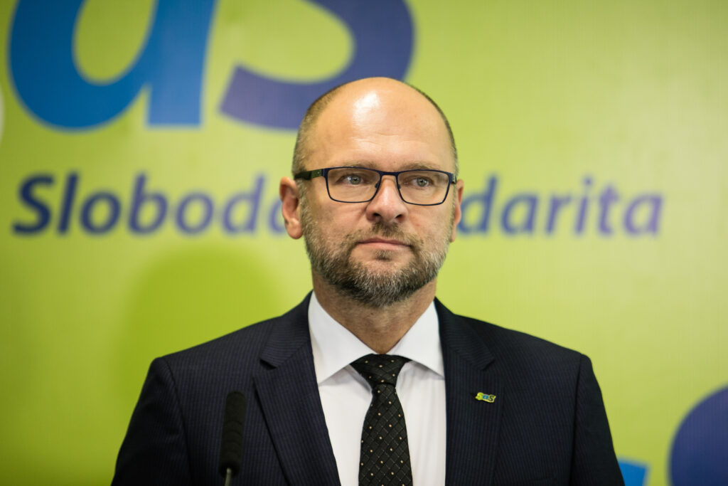 Sulík dnes podal demisiu, žiada o to aj Matoviča. Zvyšní ministri SaS počkajú do pondelka