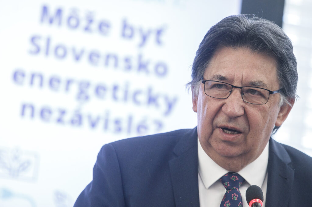 Budajova liberálna platforma odmieta ukončiť súčasné volebné obdobie a zbiera poslancov