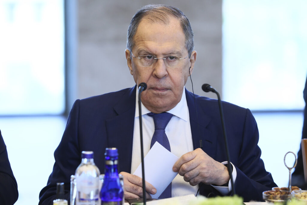 Ukrajinu sme nenapadli, sú tam nacisti. Pohľad Západu ma nezaujíma, povedal Lavrov pre BBC