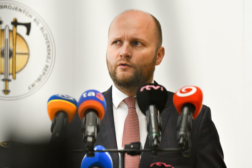 Naď tvrdí, že na ministerské pozície oslovili špičkových odborníkov