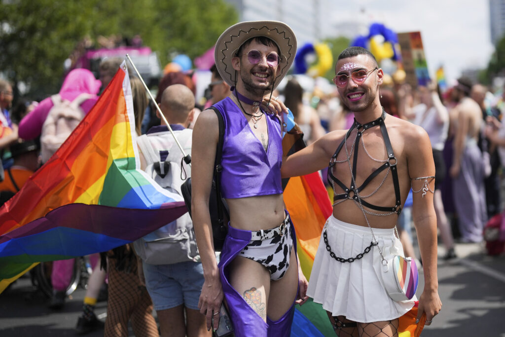 Na dúhový pochod v Berlíne prišlo 150-tisíc ľudí, prvýkrát LGBT vlajky viali aj z parlamentu