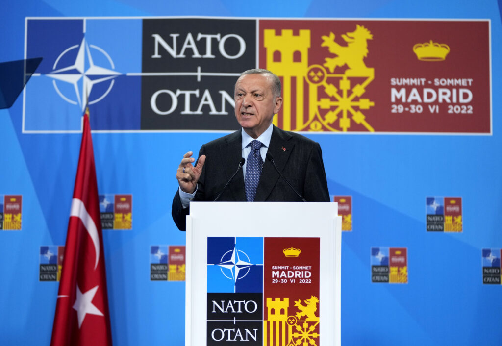 Erdogan pohrozil, že ak Švédsko a Fínsko nesplnia sľuby, zablokuje ich členstvo v NATO