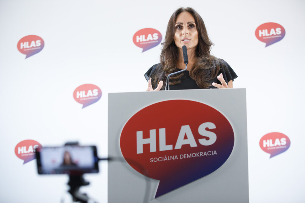 Hlas-SD vyzýva vládu a prezidentku zastaviť hazardovanie so zdravím a životmi ľudí