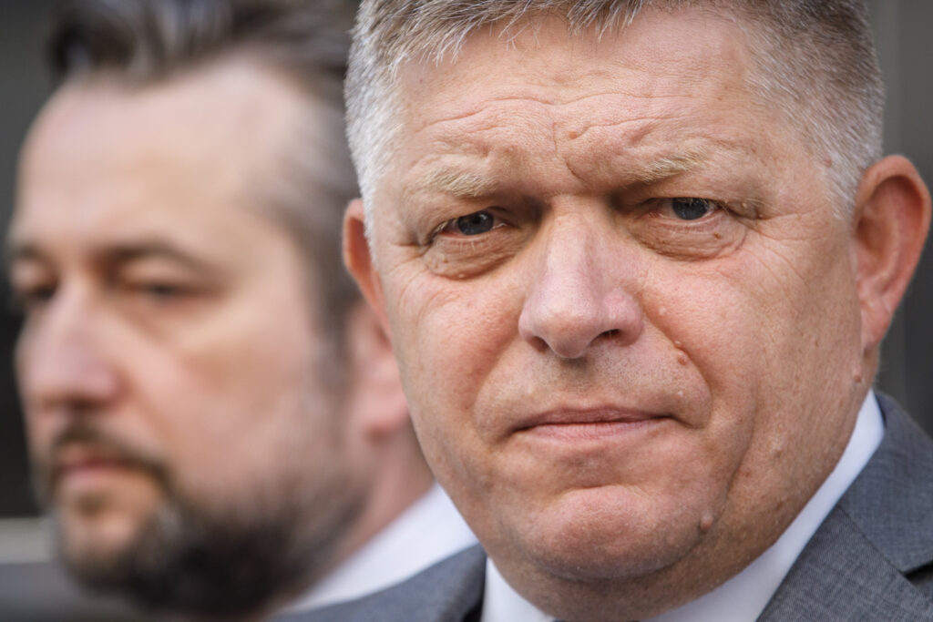 VIDEO: Mikulec musí odísť a vláda riešiť energetickú krízu, tvrdí Fico