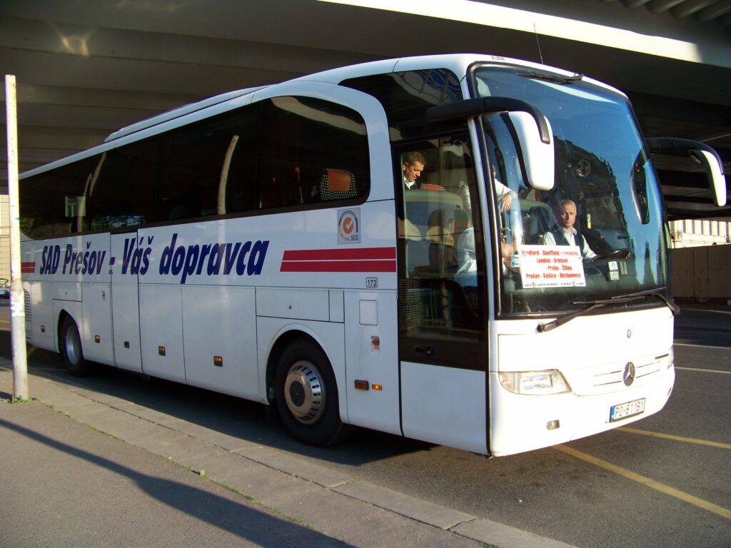 Štát plánuje privatizáciu svojich podielov v dopravných podnikoch SAD