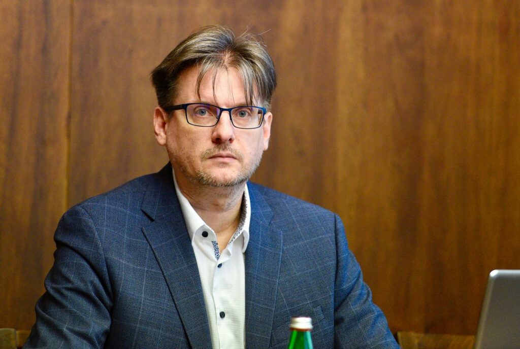 Ak aj bude zhoda na predčasných voľbách, budú najskôr o rok, povedal Vetrák z OĽaNO