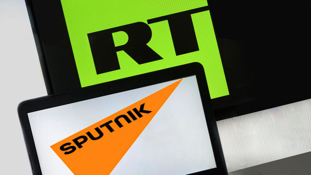 V EÚ zakázali RT a Sputnik, no ruské hoaxy a propaganda sa podľa američanov šíria naďalej